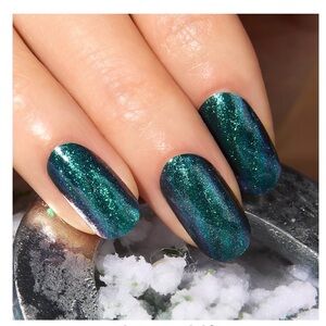 Color Street Glittering Green Nail Strips